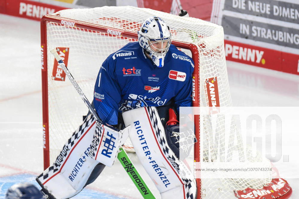 Straubing Tigers vs Iserlohn Roosters, Ice Hockey, German Ice Hockey League, Penny DEL, 33 Matchday, Season 2025 2026, 28 12 2025 Florian Bugl Straubing Tigers , Ice Hockey Men, German Ice Hockey League, Penny DEL, 33 Matchday, Season 2025 2026 on 28 12 2025 at Eisstadion am Pulverturm, Straubing Tigers blue vs Iserlohn Roosters white