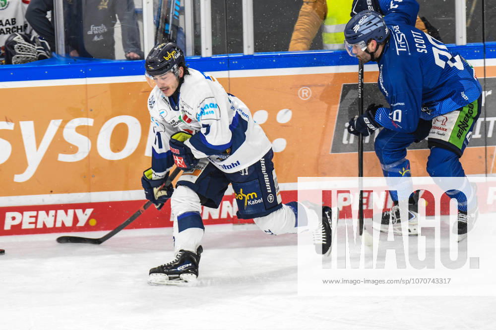 Straubing Tigers vs Iserlohn Roosters, Ice Hockey, German Ice Hockey League, Penny DEL, Matchday 33, Season 2025 2026, 28 12 2025 Justin Scott straubing Tigers obstructs Daniel Fischbuch Iserlohn Roosters , Ice Hockey Men, German Ice Hockey League, Penny DEL, Matchday 33, Season 2025 2026 on 28 12 2025 at Eisstadion am Pulverturm, Straubing Tigers blue vs Iserlohn Roosters white