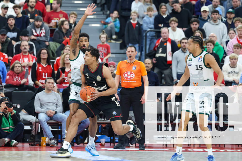 Oscar da Silva FC Bayern Basketball, 01 with Jordan Roland Vet Concept Gladiators Trier, 15 , GER, FC Bayern Basketball vs Vet Concept Gladiators Trier, Basketball, easycredit Basketball Bundesliga, 11 Matchday, Season 2025 2026, 28 12 2025, GER, FC Bayern Basketball vs Vet Concept Gladiators Trier, Basketball, easycredit Basketball Bundesliga, 11 Matchday, Season 2025 2026, 28 12 2025 Munich