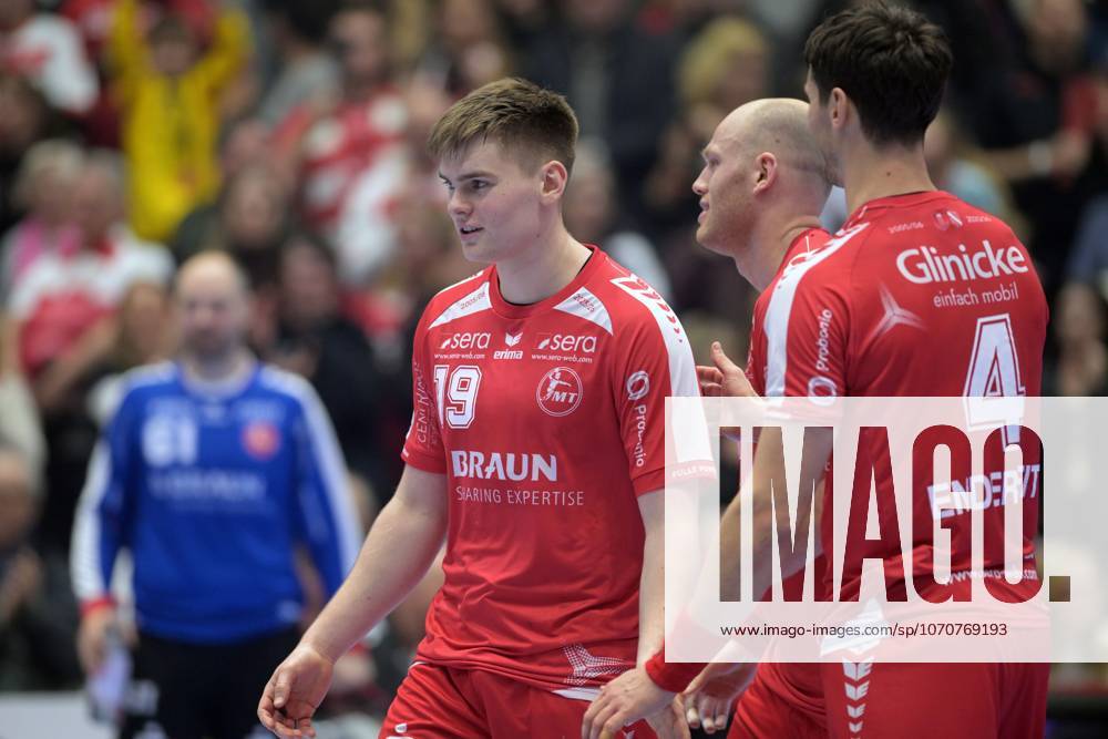 Jubilation, joy after the victory Reynir Thor Stefansson MT Melsungen 19 , Arnar Freyr Arnarsson MT Melsungen 21 , Nikolaj Enderleit MT Melsungen 4 , GER, MT Melsungen TVB 1898 Stuttgart, Handball, 1 Bundesliga, Matchday 19, Season 2025 2026, 26 12 2025, GER, MT Melsungen TVB Stuttgart, Handball, 1 Bundesliga, Matchday 19, Season 2025 2026, 26 12 2025 Kassel
