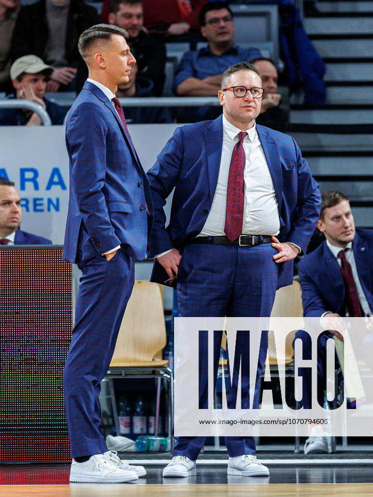 Christopher Schreiber SYNTAINICS MBC, Co Coach , Marco Ramondino SYNTAINICS MBC, Coach , BMA365 Bamberg Baskets vs SYNTAINICS MBC, Basketball, easyCredit BBL, Matchday 13, 30 12 2025 BMA365 Bamberg Baskets vs SYNTAINICS MBC, Basketball, easyCredit BBL, Matchday 13, 30 12 2025 Bamberg