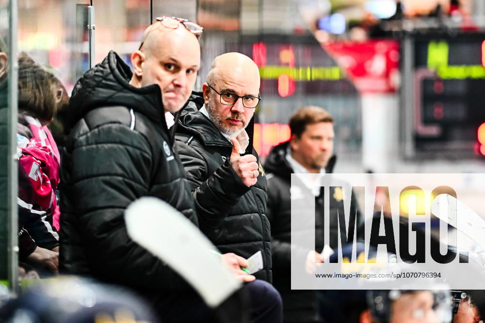Stefan Nyman Head Coach, Headcoach, Iserlohn Roosters , Feature, Symbol photo, GER, Iserlohn Roosters vs Koeler Haie, Ice Hockey, Penny DEL, 34 Matchday, Season 2025 2026, 30 12 2025, GER, Iserlohn Roosters vs Koeler Haie, Ice Hockey, Penny DEL, 34 Matchday, Season 2025 2026, 30 12 2025 Iserlohn