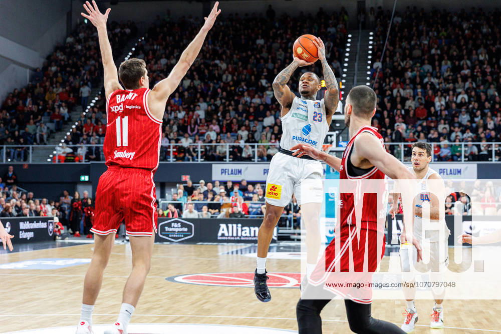 Richard Balint BMA365 Bamberg Baskets, 11 , Charles Callison SYNTAINICS MBC, 23 , Daniel Keppeler BMA365 Bamberg Baskets, 31 , BMA365 Bamberg Baskets vs SYNTAINICS MBC, Basketball, easyCredit BBL, Matchday 13, 30 12 2025 BMA365 Bamberg Baskets vs SYNTAINICS MBC, Basketball, easyCredit BBL, Matchday 13, 30 12 2025 Bamberg