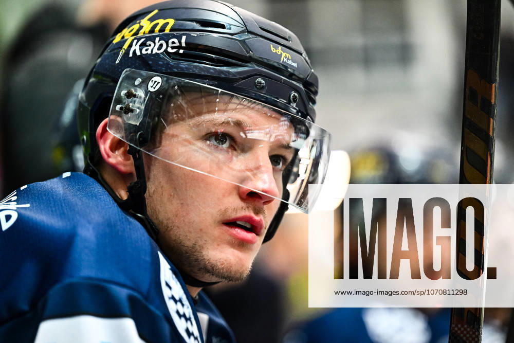 Julian Napravnik Iserlohn Roosters, 75 , GER, Iserlohn Roosters vs Koeler Haie, Ice Hockey, Penny DEL, 34 Matchday, Season 2025 2026, 30 12 2025, GER, Iserlohn Roosters vs Koeler Haie, Ice Hockey, Penny DEL, 34 Matchday, Season 2025 2026, 30 12 2025 Iserlohn