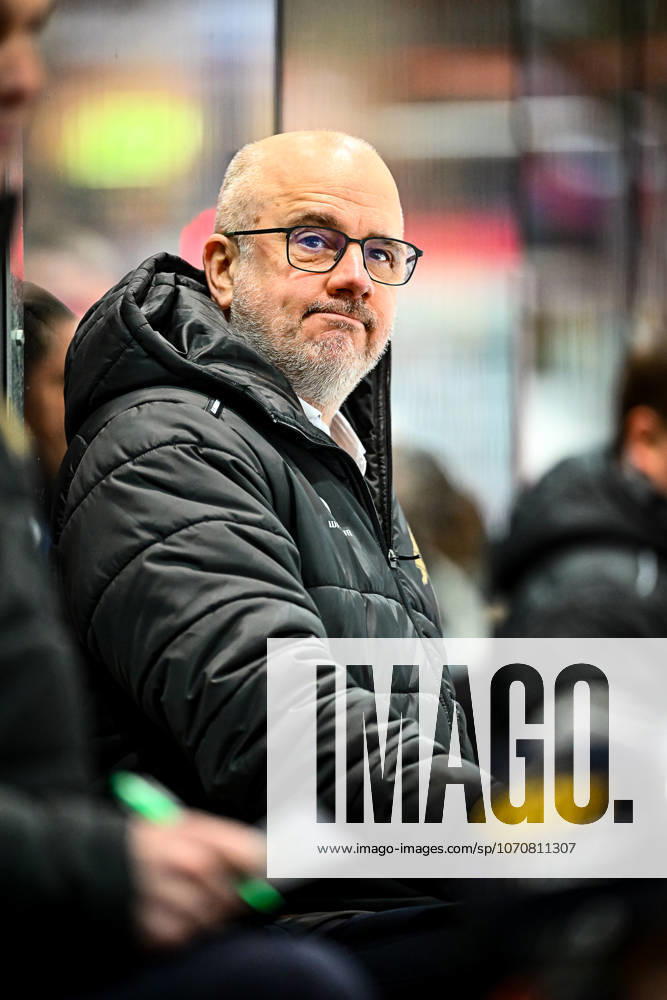 Stefan Nyman Head Coach, Headcoach, Iserlohn Roosters , GER, Iserlohn Roosters vs Koeler Haie, Ice Hockey, Penny DEL, 34 Matchday, Season 2025 2026, 30 12 2025, GER, Iserlohn Roosters vs Koeler Haie, Ice Hockey, Penny DEL, 34 Matchday, Season 2025 2026, 30 12 2025 Iserlohn