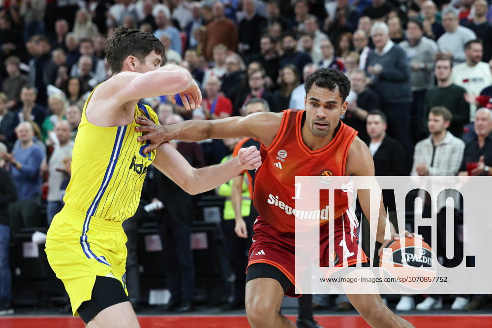 Oscar da Silva FC Bayern Basketball, 01 with ball with TJ Leaf Maccabi Rapyd Tel Aviv, 22 , GER, FC Bayern Basketball vs Maccabi Rapyd Tel Aviv, Basketball, Euroleague, Matchday 19, Season 2025 2026, 02 01 2026, GER, FC Bayern Basketball vs Maccabi Rapyd Tel Aviv, Basketball, Euroleague, Matchday 19, Season 2025 2026, 02 01 2026 Muenchen