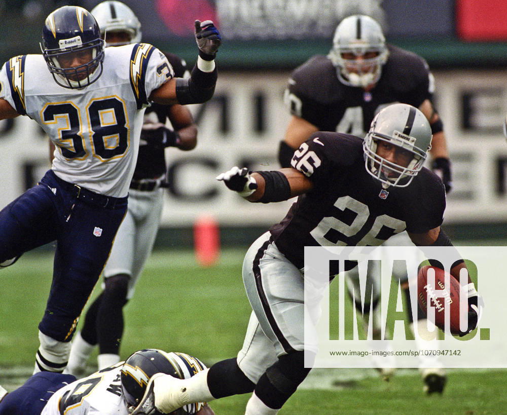Oakland, California, U.S - Oakland Raiders vs. San Diego Chargers at Oakland Alameda County Coliseum Sunday, November 14, 1999. Raiders beat Chargers 28-9. Oakland Raiders running back Napoleon Kaufman