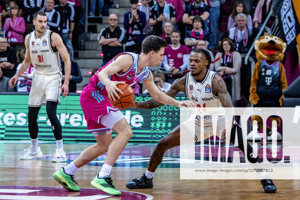Grayson Murphy Telekom Baskets Bonn, 07 vs Cobe Williams BMA365 Baskets Bamberg, 24 , Daniel Keppeler BMA365 Baskets Bamberg, 31 Telekom Baskets Bonn vs BMA365 Baskets Bamberg, Basketball, easy Credit BBL, 14 Matchday, 2025 2026, 05 01 2026 Telekom Baskets Bonn vs BMA365 Baskets Bamberg, easy Credit BBL, 14 Matchday, 2025 2026, 05 01 2026 Bonn