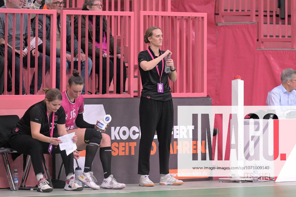 Miriam Hirsch TusSies Metzingen, Coach TusSies Metzingen vs BVB Borussia Dortmund Handball, Handball, Alsco HBF, 12 League Matchday, Season 2025 2026, 07 01 2026 TusSies Metzingen vs BVB Borussia Dortmund Handball, Handball, Alsco HBF, 12 League Matchday, Season 2025 2026, 07 01 2026 Tuebingen