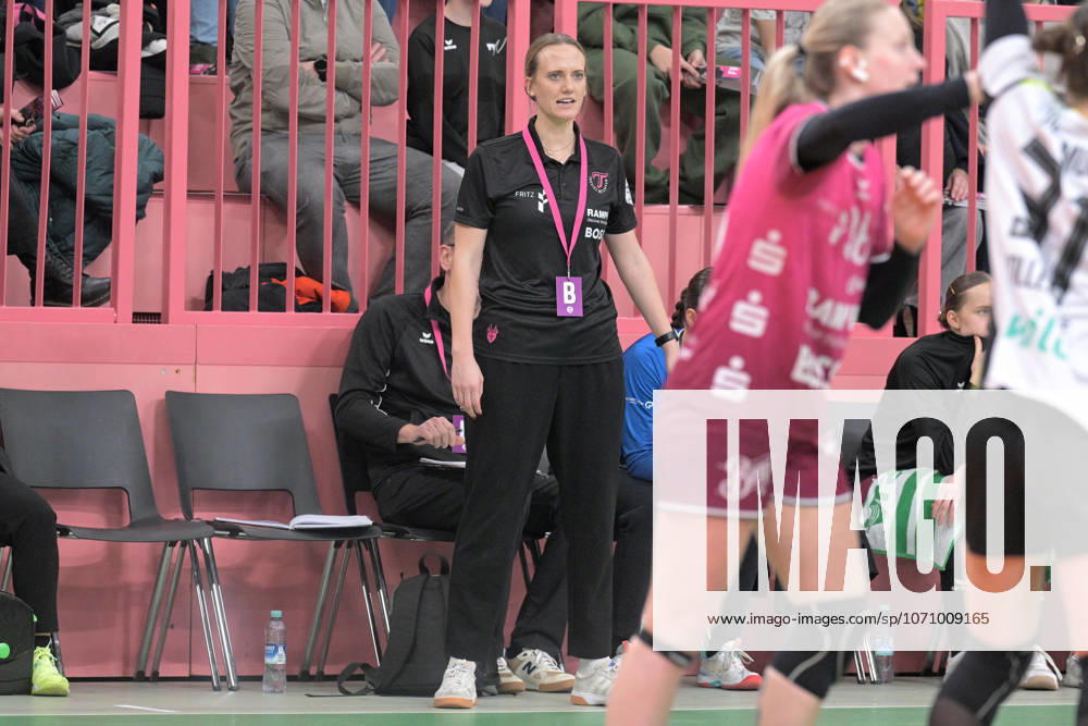 Miriam Hirsch TusSies Metzingen, Coach TusSies Metzingen vs BVB Borussia Dortmund Handball, Handball, Alsco HBF, 12 League Matchday, Season 2025 2026, 07 01 2026 TusSies Metzingen vs BVB Borussia Dortmund Handball, Handball, Alsco HBF, 12 League Matchday, Season 2025 2026, 07 01 2026 Tuebingen