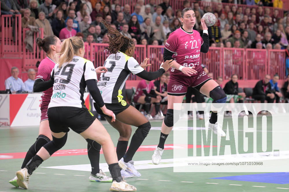 Gabriela Clausson Bitolo TusSies Metzingen, 22 and Svenja Huebner TusSies Metzingen, 26 against Deborah Lassource BVB Borussia Dortmund Handball, 22 and Emma Olsson BVB Borussia Dortmund Handball, 29 TusSies Metzingen vs BVB Borussia Dortmund Handball, Handball, Alsco HBF, 12 League Matchday, Season 2025 2026, 07 01 2026 TusSies Metzingen vs BVB Borussia Dortmund Handball, Handball, Alsco HBF, 12 League Matchday, Season 2025 2026, 07 01 2026 Tuebingen