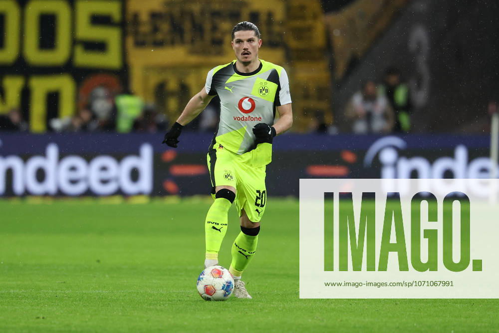 Marcel Sabitzer Borussia Dortmund in aktion, in action, during the 1 Bundesliga match between Eintracht Frankfurt and Borussia Dortmund at Deutsche Bank Park in Frankfurt, Germany on January 09, 2026