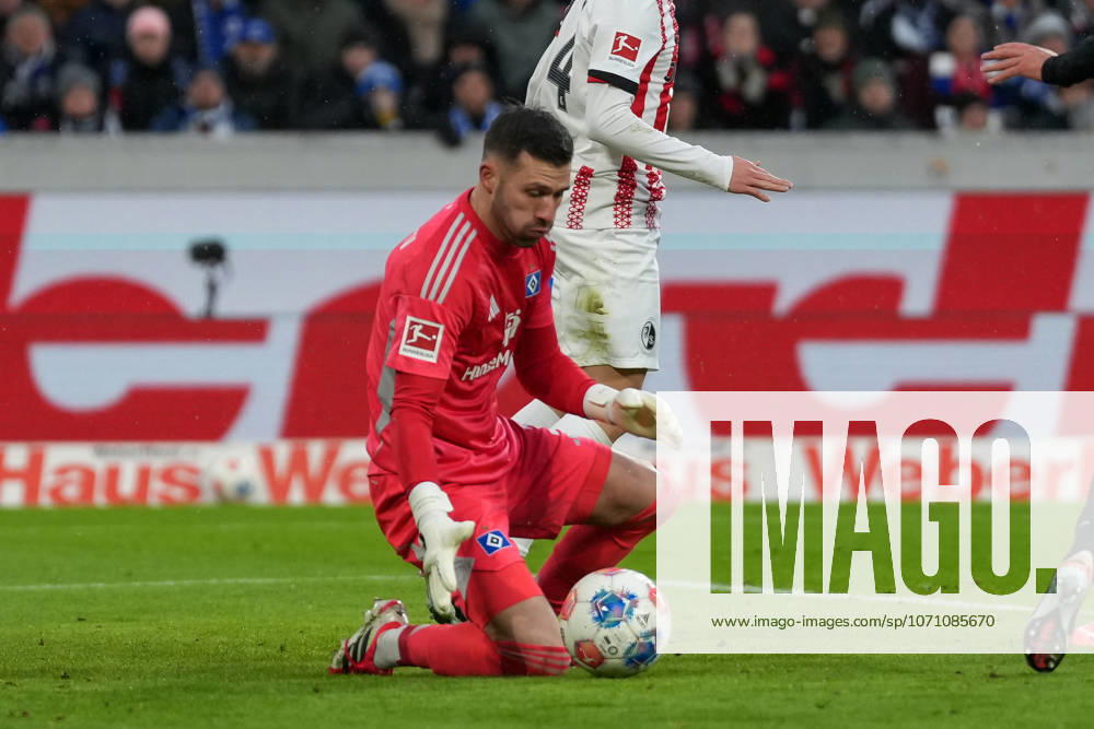 Daniel Heuer Fernandes Hamburger SV, 01 on the ball , Germany, Football, 1 Bundesliga, Matchday 16, 2025 2026, SC Freiburg vs Hamburger SV, 10 01 2026, Europa Park Stadion, Freiburg, Germany DFL REGULATIONS PROHIBIT ANY USE OF PHOTOGRAPHS AS IMAGE SEQUENCES AND OR QUASI VIDEO Freiburg Europa Park Stadion Baden Württemberg Germany