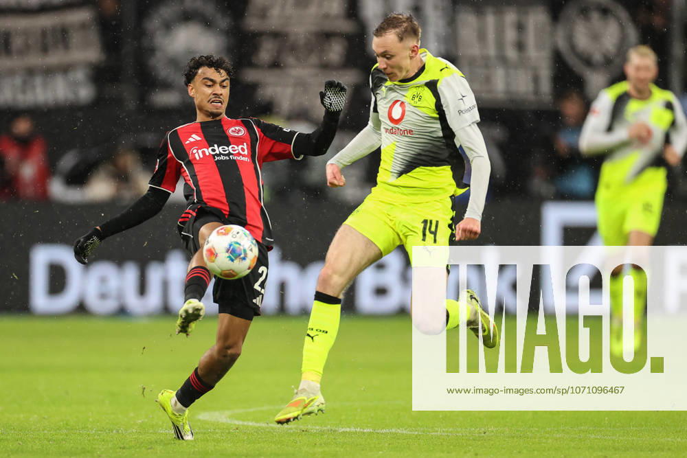 Maximilian Beier Borussia Dortmund, 14 in duel with Nathaniel Brown Eintracht Frankfurt, 21 , GER, Eintracht Frankfurt vs Borussia Dortmund, 1 Bundesliga, Matchday 16, 2025 2026, 09 01 2026, DFL REGULATES PROHIBIT ANY USE OF PHOTOGRAPHS AS IMAGE SEQUENCES AND OR QUASI VIDEO, GER, Eintracht Frankfurt vs Borussia Dortmund, 1 Bundesliga, Matchday 16, 2025 2026, 09 01 2026 Frankfurt
