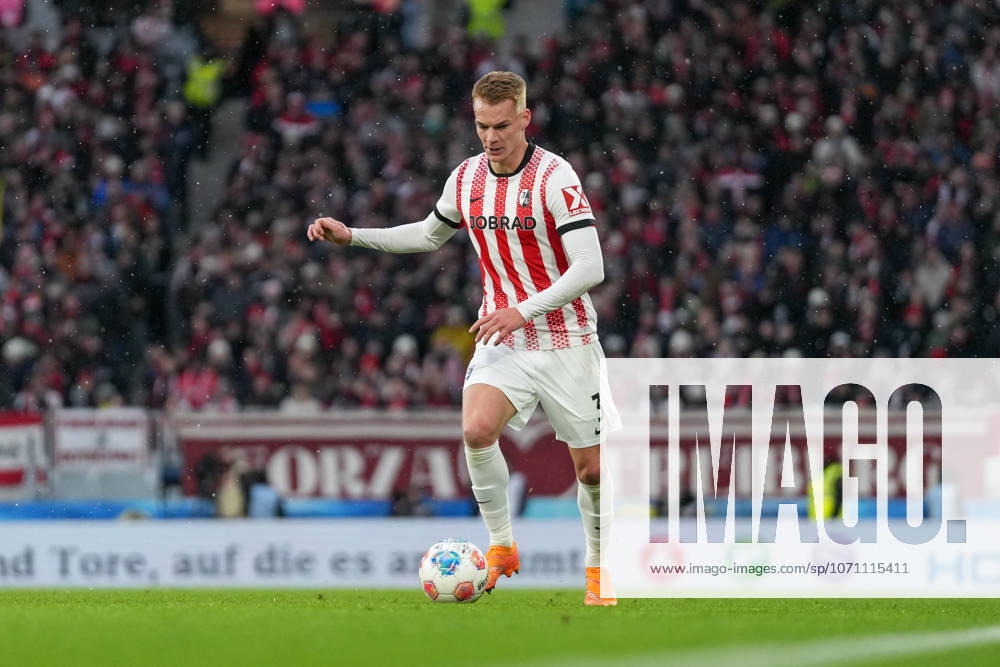 Philipp Lienhart SC Freiburg, 03 on the ball , Germany, Soccer, 1 Bundesliga, Matchday 16, 2025 2026, SC Freiburg vs Hamburger SV, 10 01 2026, Europa Park Stadion, Freiburg, Germany DFL REGULATIONS PROHIBIT ANY USE OF PHOTOGRAPHS AS IMAGE SEQUENCES AND OR QUASI VIDEO Freiburg Europa Park Stadion Baden Württemberg Germany