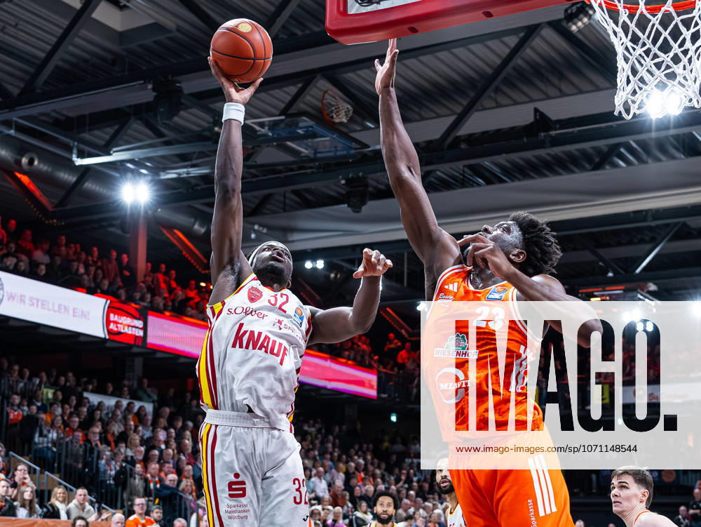 Charles Thompson Fitness First Wuerzburg Baskets, 32 is blocked in the jump by Malcolm Dandridge RASTA Vechta, 23 RASTA Vechta vs Fitness First Wuerzburg Baskets, Basketball, easyCredit Basketball Bundesliga, 15 Matchday, Season 2025 2026, 11 01 2026 RASTA Vechta vs Fitness First Wuerzburg Baskets, Basketball, easyCredit Basketball Bundesliga, 15 Matchday, Season 2025 2026, 11 01 2026 Vechta