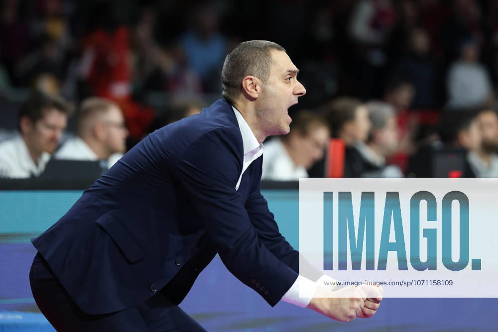 Marko Stankovic Telekom Baskets Bonn, Head Coach cheers, GER, FC Bayern Basketball vs Telekom Baskets Bonn, Basketball, easycredit Basketball Bundesliga, Matchday 15, Season 2025 2026, 11 01 2026, GER, FC Bayern Basketball vs Telekom Baskets Bonn, Basketball, easycredit Basketball Bundesliga, Matchday 15, Season 2025 2026, 11 01 2026 Muenchen