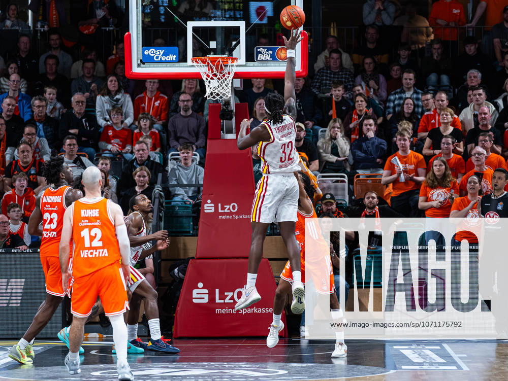 Charles Thompson Fitness First Wuerzburg Baskets, 32 throws the ball to the basket RASTA Vechta vs Fitness First Wuerzburg Baskets, Basketball, easyCredit Basketball Bundesliga, 15 Matchday, Season 2025 2026, 11 01 2026 RASTA Vechta vs Fitness First Wuerzburg Baskets, Basketball, easyCredit Basketball Bundesliga, 15 Matchday, Season 2025 2026, 11 01 2026 Vechta