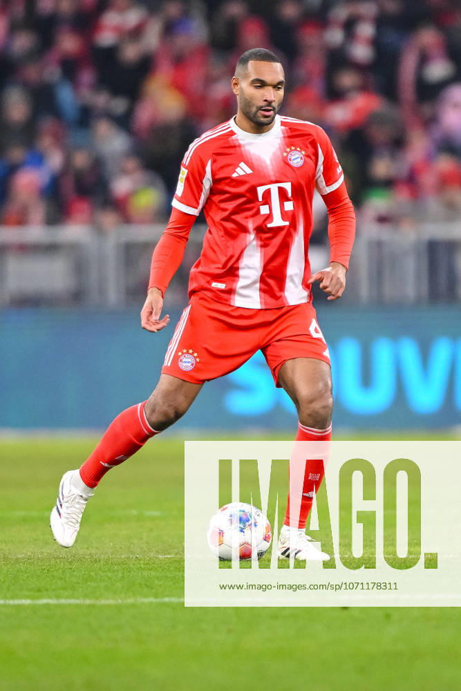 Jonathan Tah FC Bayern München in action, am Ball, Einzelaktion waehrend des spiels der Bundesliga zwischen FC Bayern München und VfL Wolfsburg, Allianz Arena am 11 January 2026 in München, Germany Photo by Harry Langer DeFodi Images Jonathan Tah FC Bayern München controls the Ball during the Bundesliga match between FC Bayern München and VfL Wolfsburg at Allianz Arena on January 11, 2026 in München, Germany Photo by Harry Langer DeFodi Images DFL regulations prohibit any use of photographs as image sequences and or quasi video Photo by Harry Langer DeFodi Images DFL regulations prohibit any use of photographs as image sequences and or quasi video