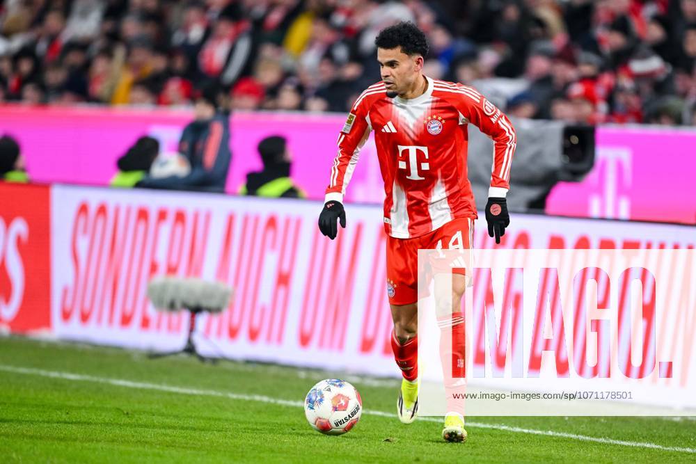 Luis Diaz FC Bayern München in action, am Ball, Einzelaktion waehrend des spiels der Bundesliga zwischen FC Bayern München und VfL Wolfsburg, Allianz Arena am 11 January 2026 in München, Germany Photo by Harry Langer DeFodi Images Luis Diaz FC Bayern München controls the Ball during the Bundesliga match between FC Bayern München and VfL Wolfsburg at Allianz Arena on January 11, 2026 in München, Germany Photo by Harry Langer DeFodi Images DFL regulations prohibit any use of photographs as image sequences and or quasi video Photo by Harry Langer DeFodi Images DFL regulations prohibit any use of photographs as image sequences and or quasi video