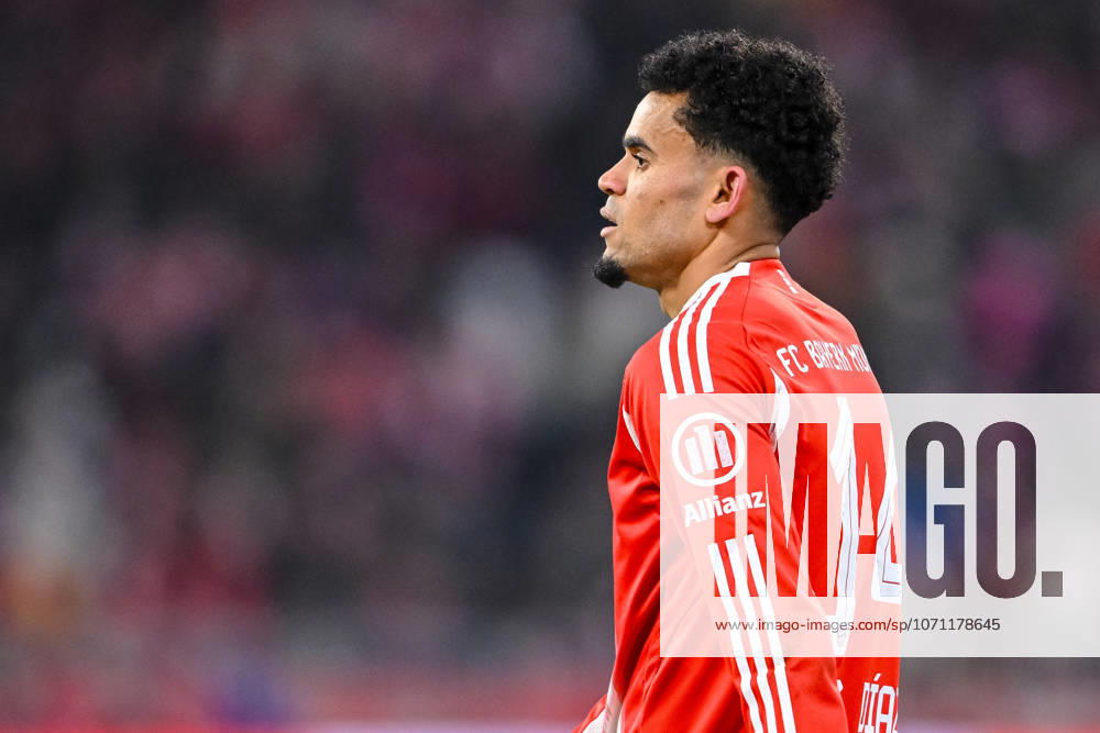 Luis Diaz FC Bayern München Looks on during the Bundesliga match between FC Bayern München and VfL Wolfsburg, Allianz Arena am 11 January 2026 in München, Germany Photo by Harry Langer DeFodi Images Luis Diaz FC Bayern München Looks on during the Bundesliga match between FC Bayern München and VfL Wolfsburg at Allianz Arena on January 11, 2026 in München, Germany Photo by Harry Langer DeFodi Images DFL regulations prohibit any use of photographs as image sequences and or quasi video Photo by Harry Langer DeFodi Images DFL regulations prohibit any use of photographs as image sequences and or quasi video