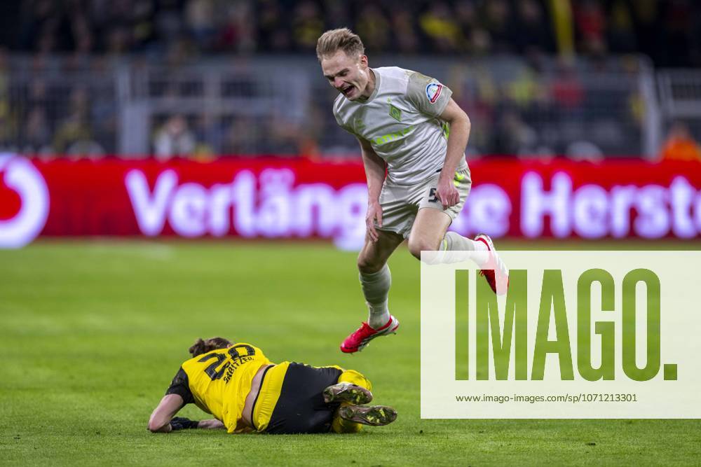 Football Borussia Dortmund SV Werder Bremen, Matchday 17 at Signal Iduna Park Marcel Sabitzer Borussia Dortmund l and Amos Pieper Werder Bremen fight for the ball IMPORTANT NOTE In accordance with the regulations of the DFL and the DFB, it is prohibited to use or have used photographs taken in the stadium and or of the match in the form of sequential images and or video-like photo series
