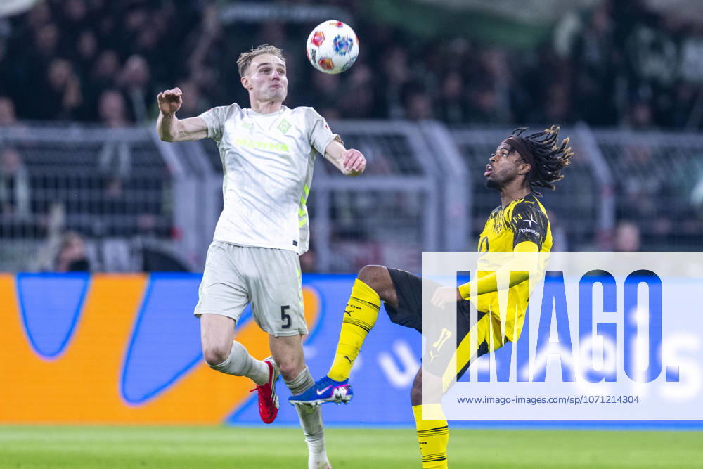 Football Borussia Dortmund SV Werder Bremen, Matchday 17 at Signal Iduna Park Amos Pieper Werder Bremen l and Carney Chukwuemeka Borussia Dortmund fight for the ball IMPORTANT NOTICE According to the regulations of the DFL and the DFB, it is prohibited to use or have used photographs taken in the stadium and or of the match in the form of sequential images and or video-like photo series