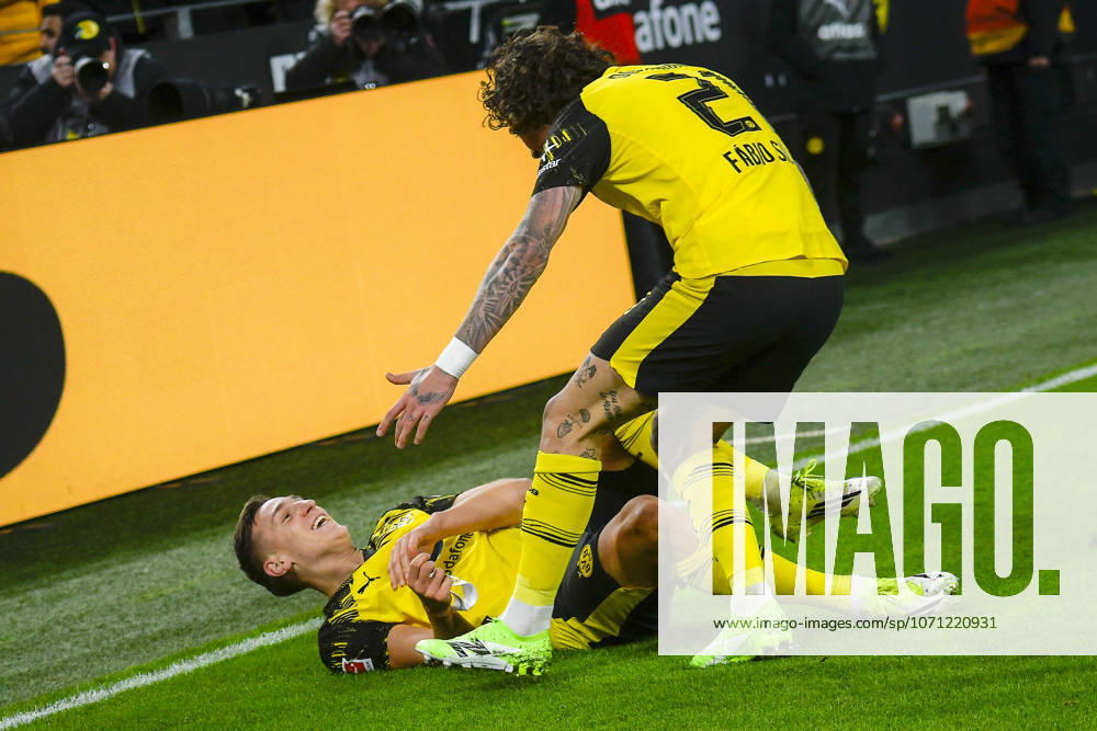 Nico Schlotterbeck Dortmund 4 celebrates after scoring 1 0 with Fabio Silva Dortmund 21 13 01 2026 Soccer Borussia Dortmund vs SV Werder Bremen , Signal Iduna Park, Dortmund, DFB DFL REGULATIONS PROHIBIT ANY USE OF PHOTOGRAPHS AS IMAGE SEQUENCES AND OR QUASI VIDEO