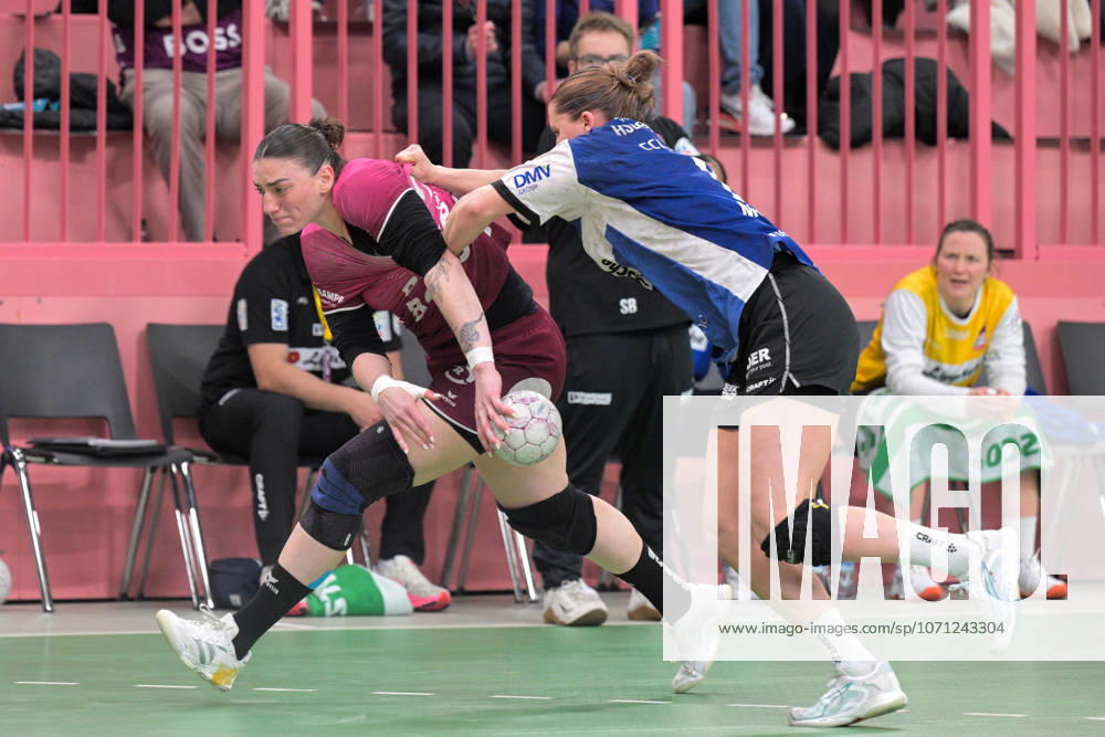 Gabriela Clausson Bitolo TusSies Metzingen, 22 vs Maxi Muehlner HSG Blomberg Lippe, 10 TusSies Metzingen vs HSG Blomberg Lippe, Handball, Alsco HBF, 13 League matchday, 2025 2026 season, 14 01 2026 TusSies Metzingen vs HSG Blomberg Lippe, Handball, Alsco HBF, 13 League matchday, 2025 2026 season, 14 01 2026 Tuebingen