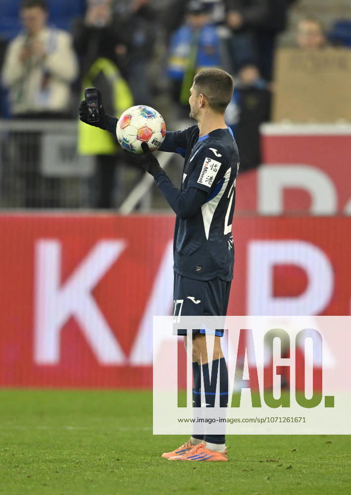 After the end of the match final cheers, joy, happiness, jubilation Andrej Kramaric TSG 1899 Hoffenheim 27 with match ball Selfie Smartphone TSG 1899 Hoffenheim vs Borussia Moenchengladbach BMG 14 01 2026 DFL REGULATIONS PROHIBIT ANY USE OF PHOTOGRAPHS AS IMAGE SEQUENCES AND OR QUASI VIDEO TSG 1899 Hoffenheim vs Borussia Moenchengladbach BMG Sinsheim