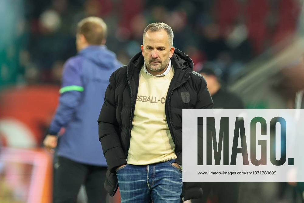 Head Coach Manuel Baum FC Augsburg , FC Augsburg vs 1 FC Union Berlin, Football, 1 Bundesliga, 17 Matchday, 15 01 2026 DFB regulations prohibit any use of photographs as image sequences and or quasi video Augsburg Bayern Germany