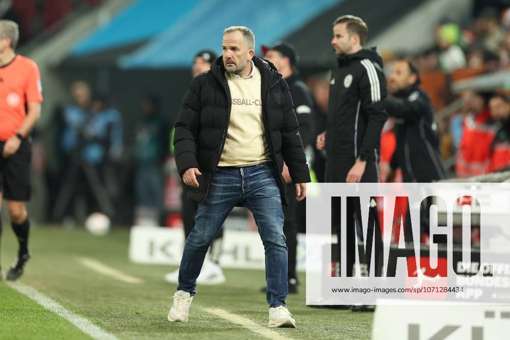 Head Coach Manuel Baum FC Augsburg , FC Augsburg vs 1 FC Union Berlin, Football, 1 Bundesliga, 17 Matchday, 15 01 2026 DFB regulations prohibit any use of photographs as image sequences and or quasi video Augsburg Bayern Germany