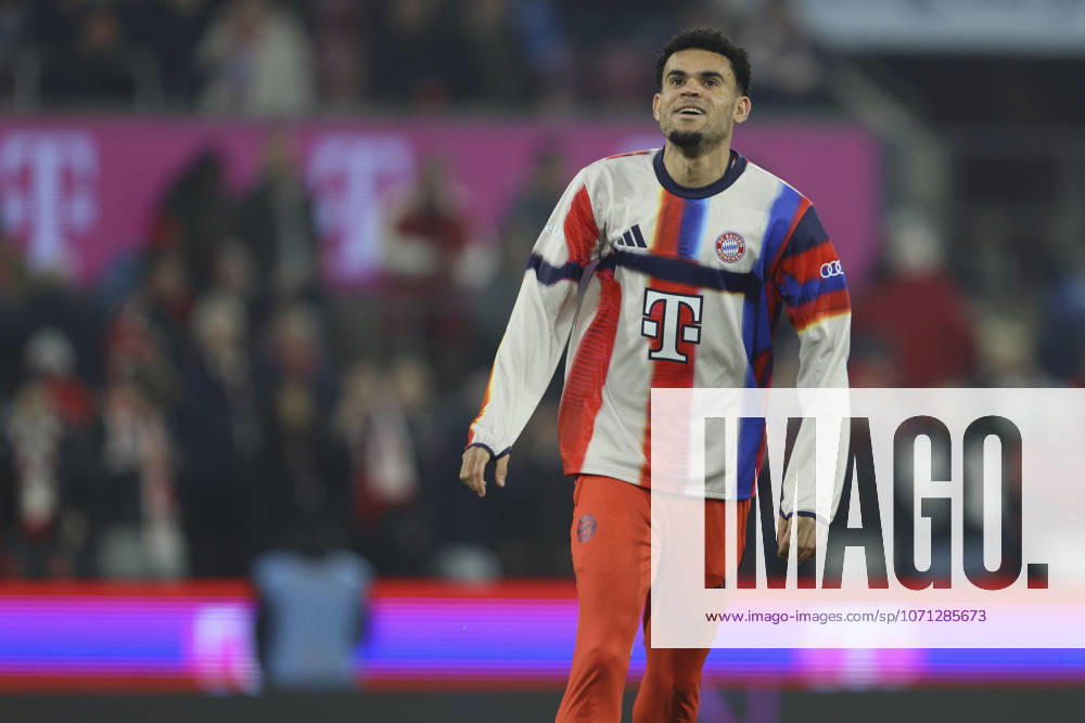 Luis Diaz FC Bayern München looks on during the Bundesliga match between 1 FC Köln and FC Bayern München, RheinEnergieSTADION on January 14, 2026 in Köln, Germany Photo by Oliver Kaelke DeFodi Images Luis Diaz FC Bayern München looks on during the Bundesliga match between 1 FC Köln and FC Bayern München at RheinEnergieSTADION on January 14, 2026 in Köln, Germany Photo by Oliver Kaelke DeFodi Images DFL regulations prohibit any use of photographs as image sequences and or quasi video Photo by Oliver Kaelke DeFodi Images
