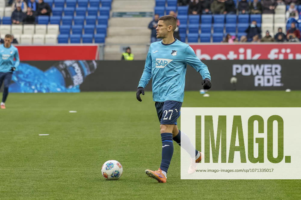 Andrej Kramaric TSG Hoffenheim, 27 warming up before the start of the match , Germany, Soccer, 1 Bundesliga, Matchday 18, 2025 2026, TSG Hoffenheim vs Bayer 04 Leverkusen, 17 01 2026, Sinsheim PreZero Arena Baden Württemberg Germany