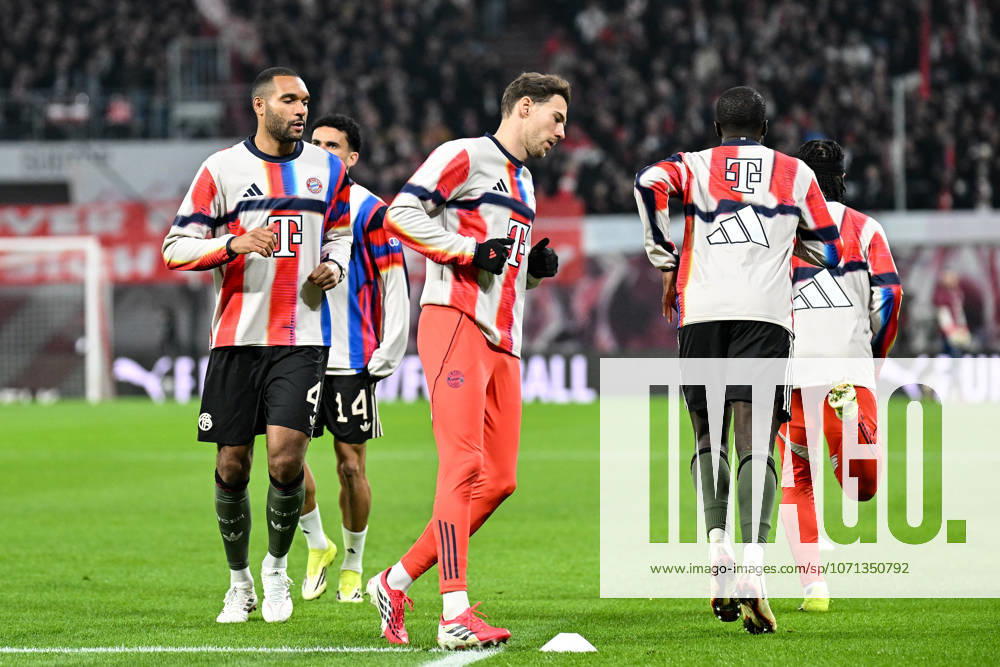 Soccer I Men I Season 2025 2026 I Bundesliga I Matchday 18 I RB Leipzig FC Bayern Munich I 17 01 2026 Jonathan Tah 4, FC Bayern Munich l and Leon Goretzka 8, FC Bayern Munich m at the warm-up Leipzig Red Bull Arena Saxony Germany