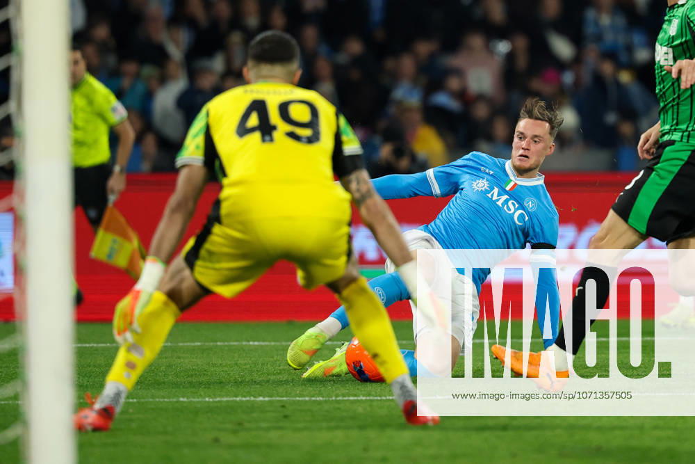 Napolis Sam Beukema during the Serie A soccer match between Napoli and Sassuolo at the Diego Armando Maradona Stadium in Naples, southern italy - Saturday , January 17 , 2026. - Soccer .