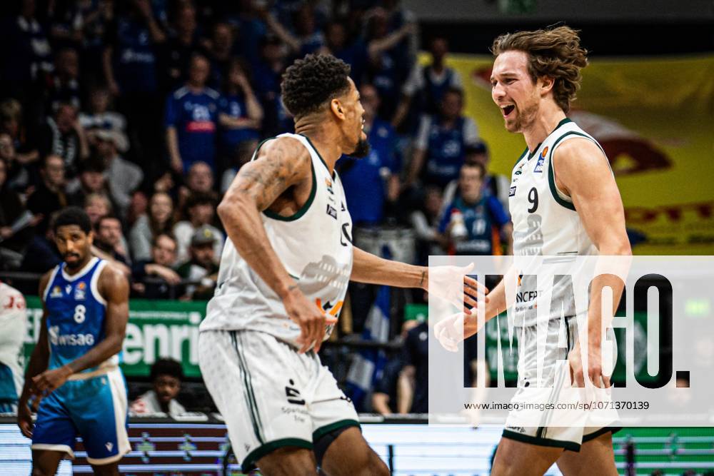 Marco Hollersbacher Gladiators Trier cheers with Urald King Gladiators Trier , Vet Concept Gladiators Trier vs Skyliners Frankfurt, Basketball, easyCredit BBL, Matchday 16, Season 2025 2026, 17 01 2026 Vet Concept Gladiators Trier vs Skyliners Frankfurt, Basketball, easyCredit BBL, Matchday 16, Season 2025 2026