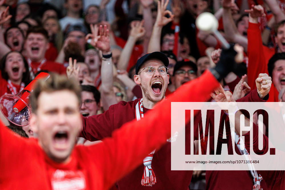 Fan, fans, spectators, cheers, cheering, positive emotions, positive emotion, BMA365 Bamberg Baskets vs Fitness First Wuerzburg Baskets, Basketball, easyCredit BBL, Matchday 16, 17 01 2026 BMA365 Bamberg Baskets vs Fitness First Wuerzburg Baskets, Basketball, easyCredit BBL, Matchday 16, 17 01 2026 Bamberg