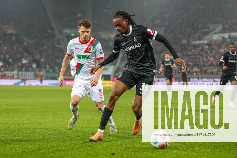 In duel, action, with Robin Fellhauer 19 FC Augsburg , Jordy Makengo 33 SC Freiburg , FC Augsburg vs SC Freiburg, Soccer, 1 Bundesliga, 18 Matchday, 18 01 2026 DFB regulations prohibit any use of photographs as image sequences and or quasi video Augsburg Bayern Germany