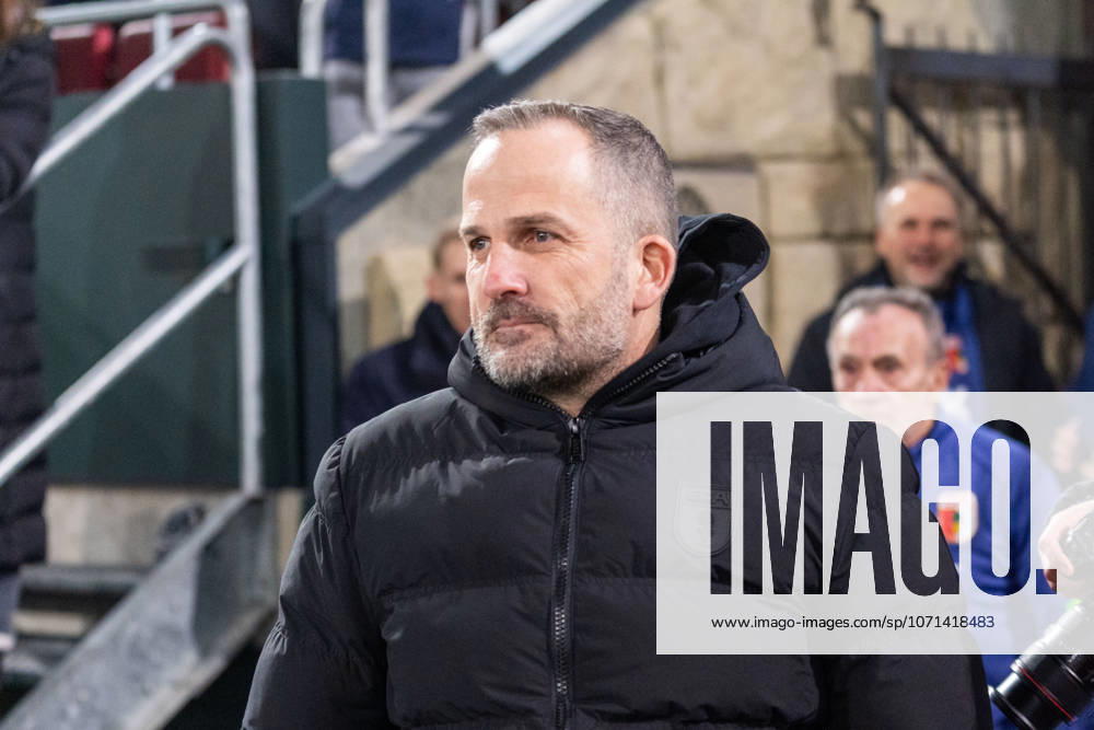 Manuel Baum FC Augsburg, Head Coach , GER, FC Augsburg vs SC Freiburg, Football, Bundesliga, Matchday 18, Season 2025 2026, 18 01 2026, DFL REGULATES PROHIBIT ANY USE OF PHOTOGRAPHS AS IMAGE SEQUENCES AND OR QUASI VIDEO, GER, FC Augsburg vs SC Freiburg, Football, Bundesliga, Matchday 18, Season 2025 2026, 18 01 2026 Augsburg
