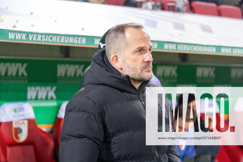 Manuel Baum FC Augsburg, Head Coach , GER, FC Augsburg vs SC Freiburg, Football, Bundesliga, Matchday 18, Season 2025 2026, 18 01 2026, DFL REGULATES PROHIBIT ANY USE OF PHOTOGRAPHS AS IMAGE SEQUENCES AND OR QUASI VIDEO, GER, FC Augsburg vs SC Freiburg, Football, Bundesliga, Matchday 18, Season 2025 2026, 18 01 2026 Augsburg