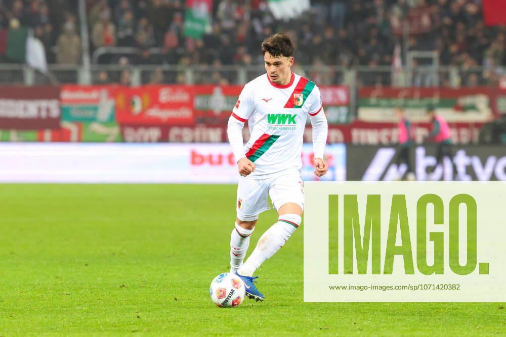 Fabian Rieder 32, FC Augsburg at the match between FC Augsburg v SC Freiburg, Football, Men, Bundesliga, 2025 2026, Matchday 18 on 18 01 2026 in Augsburg, WWK Arena DFL and DFB regulations prohibit any use of photographs as image sequences and or quasi video Bayern Germany