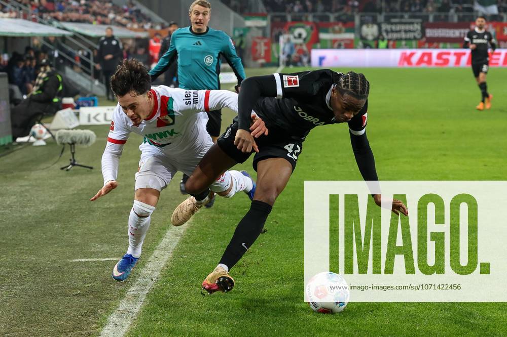 In duel, action, with Fabian Rieder 32 FC Augsburg , Johan Manzambi 44 SC Freiburg , FC Augsburg vs SC Freiburg, Football, 1 Bundesliga, 18 Matchday, 18 01 2026 DFB regulations prohibit any use of photographs as image sequences and or quasi video Augsburg Bayern Germany