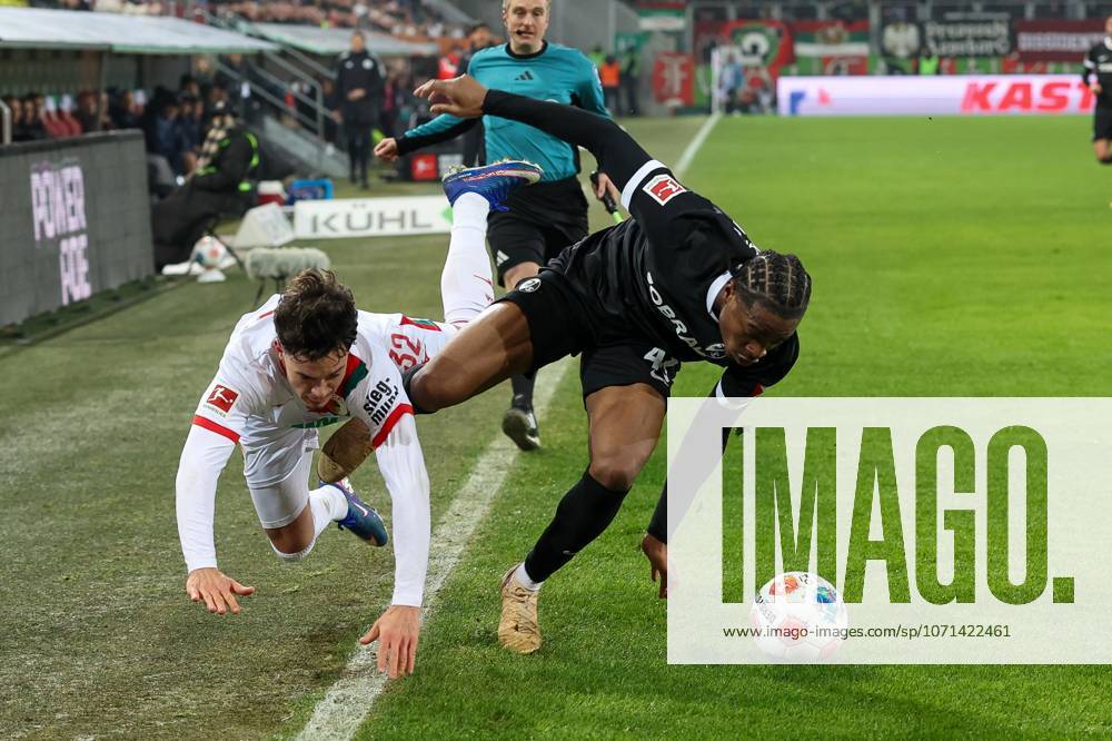 In duel, action, with Fabian Rieder 32 FC Augsburg , Johan Manzambi 44 SC Freiburg , FC Augsburg vs SC Freiburg, Football, 1 Bundesliga, 18 Matchday, 18 01 2026 DFB regulations prohibit any use of photographs as image sequences and or quasi video Augsburg Bayern Germany