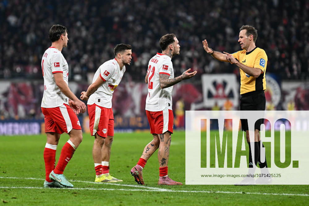 Soccer I Men I Season 2025 2026 I Bundesliga I Matchday 18 I RB Leipzig FC Bayern Munich I 17 01 2026 Willi Orban 4, RB Leipzig , Christoph Baumgartner 14, RB Leipzig , and David Raum 22, RB Leipzig protest to referee Sascha Stegemann v l n r Leipzig Red Bull Arena Saxony Germany