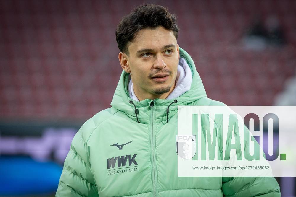 Fabian Rieder 32 FC Augsburg , FC Augsburg vs SC Freiburg, Football, Men, Bundesliga, Saison 2025 2026, Rueckrunde, 18 Spieltag, 18 01 2026 DFB regulations prohibit any use of photographs as image sequences and or quasi video Augsburg Bayern Germany