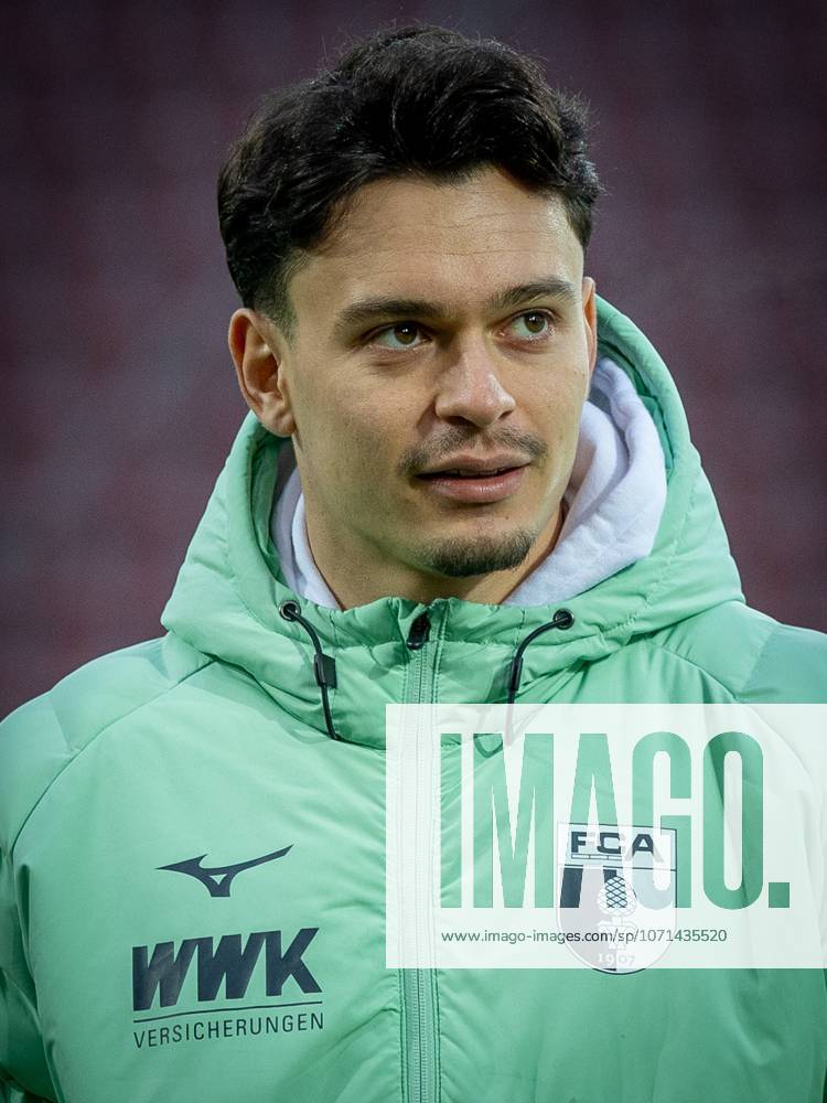 Fabian Rieder 32 FC Augsburg , FC Augsburg vs SC Freiburg, Football, Men, Bundesliga, Saison 2025 2026, Rueckrunde, 18 Spieltag, 18 01 2026 DFB regulations prohibit any use of photographs as image sequences and or quasi video Augsburg Bayern Germany
