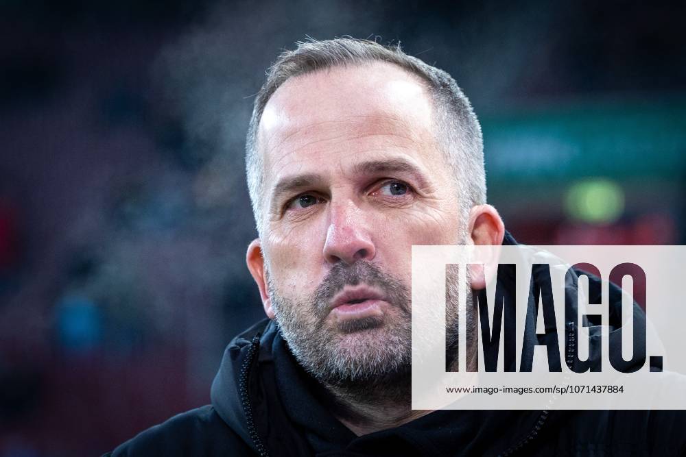 Head Coach Manuel Baum FC Augsburg , FC Augsburg vs SC Freiburg, Football, Men, Bundesliga, Season 2025 2026, Second round, 18 Matchday, 18 01 2026 DFB regulations prohibit any use of photographs as image sequences and or quasi video Augsburg Bayern Germany