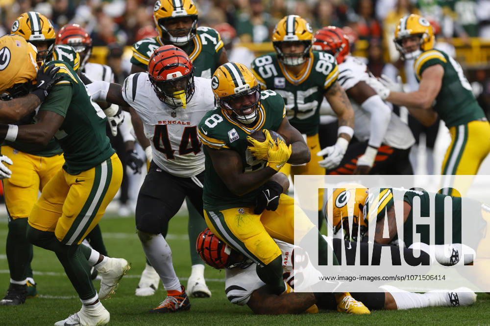 GREEN BAY, WI - OCTOBER 12: Green Bay Packers running back Josh Jacobs (8) spins away of a tackle during a game between the Green Bay Packers and the Cincinnati Bengals at Lambeau Field on October 12, 2025 in Green Bay, WI. (Photo by Larry Radloff Icon Sportswire) NFL, American Football Herren, USA OCT 12 Bengals at Packers Icon2510125358