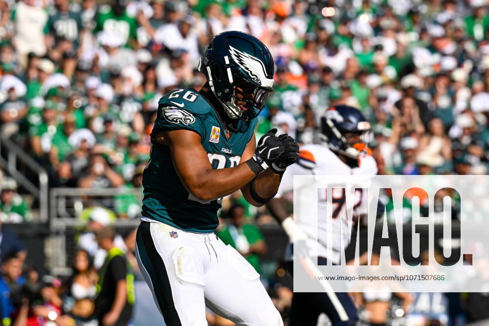 PHILADELPHIA, PA - OCTOBER 05: Philadelphia Eagles running back Saquon Barkley 26 is shown during the game between the Philadelphia Eagles and the Denver Broncos on October 5th, 2025 at Lincoln Financial Field in Philadelphia, PA. (Photo by Terence Lewis Icon Sportswire) NFL, American Football Herren, USA OCT 05 Broncos at Eagles Icon251005152